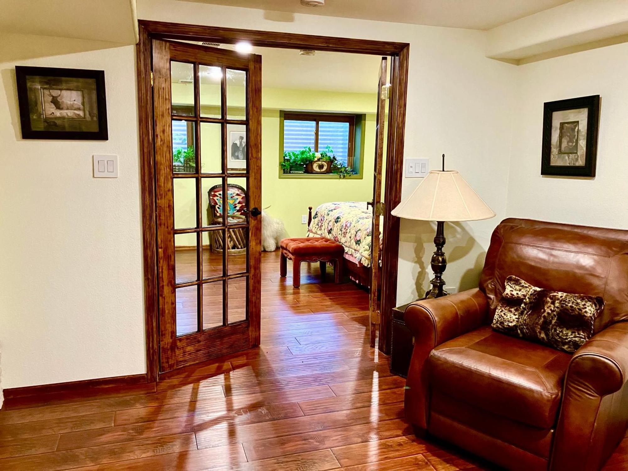 Trail Boss King Ensuite-Prairie Rose B&B - 1200 Sq Ft Suite Cheyenne Bagian luar foto